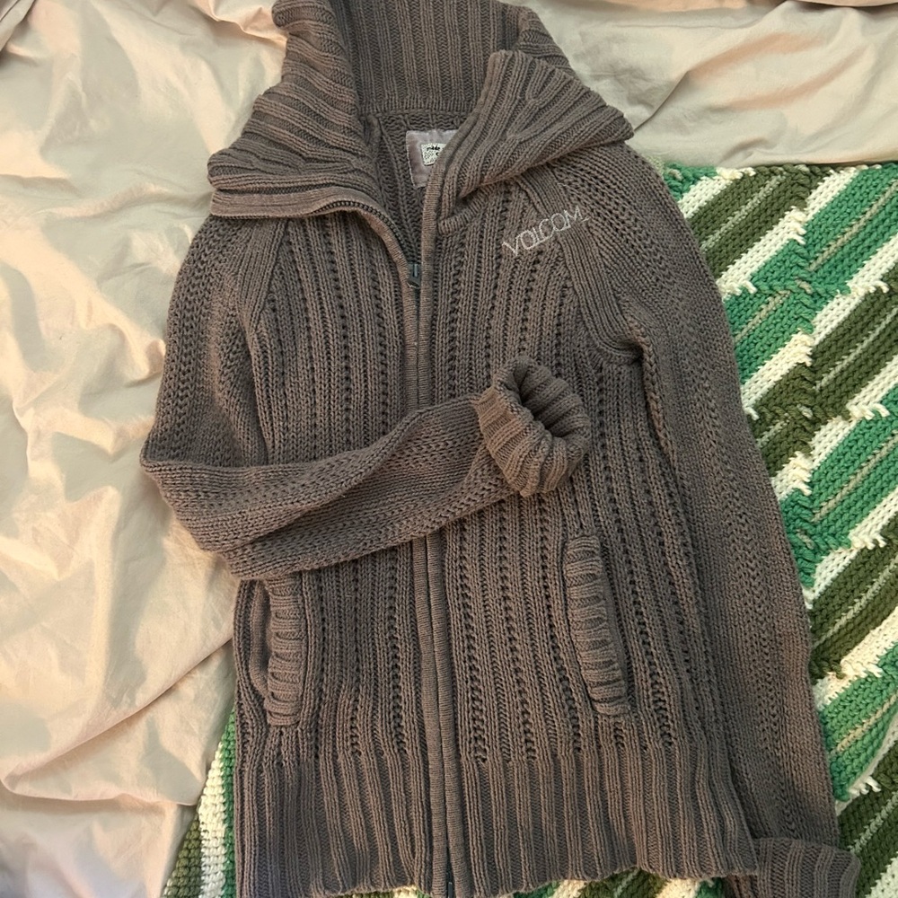 vintage 2000’s volcom sweater